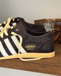 adidas Japan Decon W Aurora Coffee/Cream White/Orange Tint