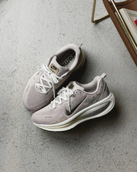Nike Vomero 18 SE Ceam II/Metallic Gold Grain/Coconut Milk